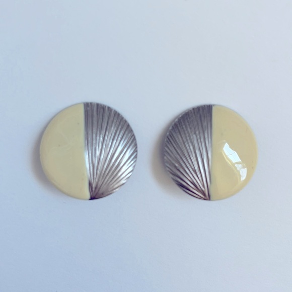 Vintage Clip On Earrings - Picture 1 of 4
